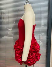Load image into Gallery viewer, ROBYNN NESBITT Ruffle Floral Mini Dress