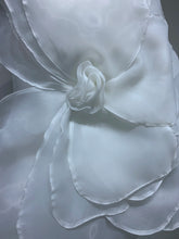 Load image into Gallery viewer, BAYO Oversized Flower Mini