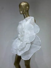 Load image into Gallery viewer, BAYO Oversized Flower Mini