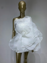 Load image into Gallery viewer, BAYO Oversized Flower Mini
