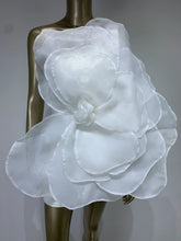 Load image into Gallery viewer, BAYO Oversized Flower Mini
