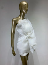 Load image into Gallery viewer, BAYO Oversized Flower Mini
