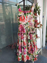 Load image into Gallery viewer, VESTIA Floral Midi Dress
