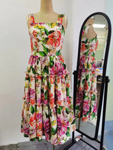 Load image into Gallery viewer, VESTIA Floral Midi Dress
