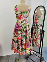 Load image into Gallery viewer, VESTIA Floral Midi Dress
